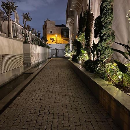 Laura Compound- Authentic 1 Bedroom Charming & Specious Tel Aviv Esterno foto