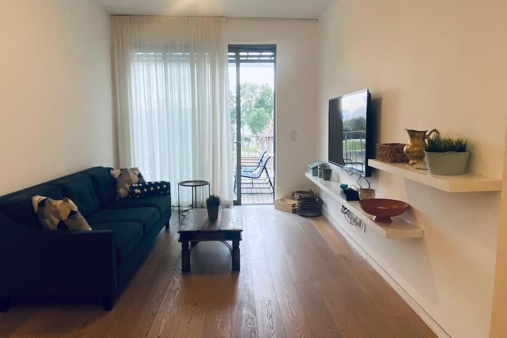 Laura Compound- Authentic 1 Bedroom Charming & Specious Tel Aviv Esterno foto