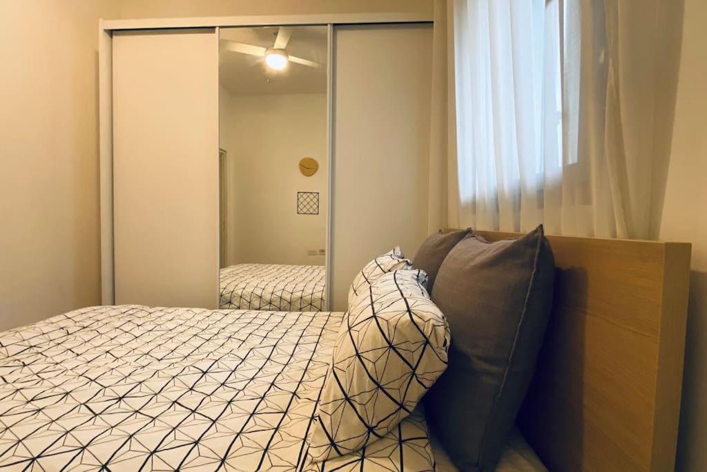 Laura Compound- Authentic 1 Bedroom Charming & Specious Tel Aviv Esterno foto
