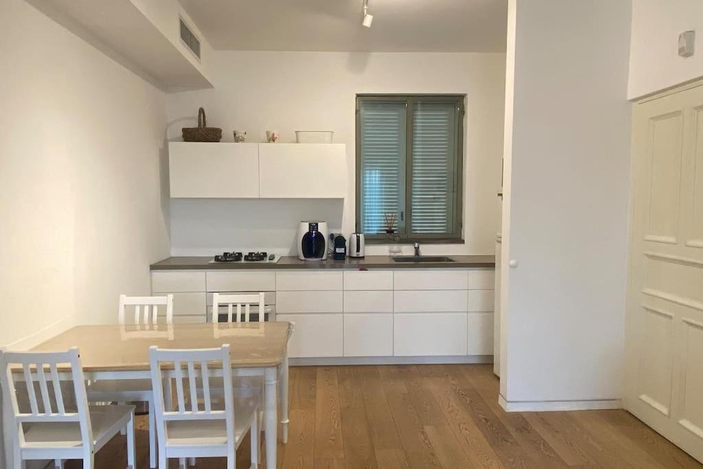Laura Compound- Authentic 1 Bedroom Charming & Specious Tel Aviv Esterno foto