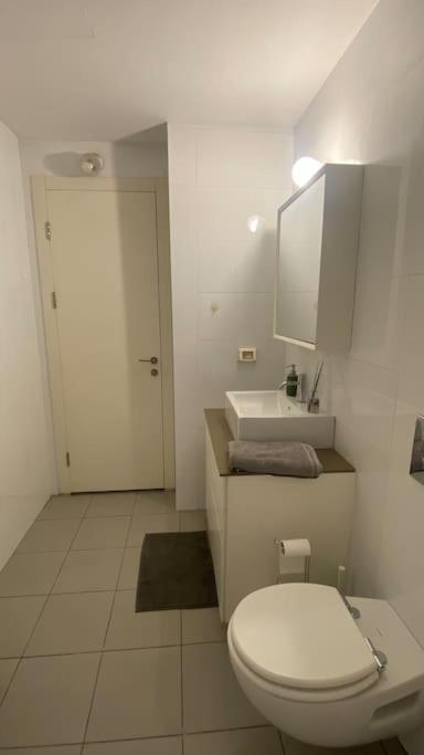 Laura Compound- Authentic 1 Bedroom Charming & Specious Tel Aviv Esterno foto
