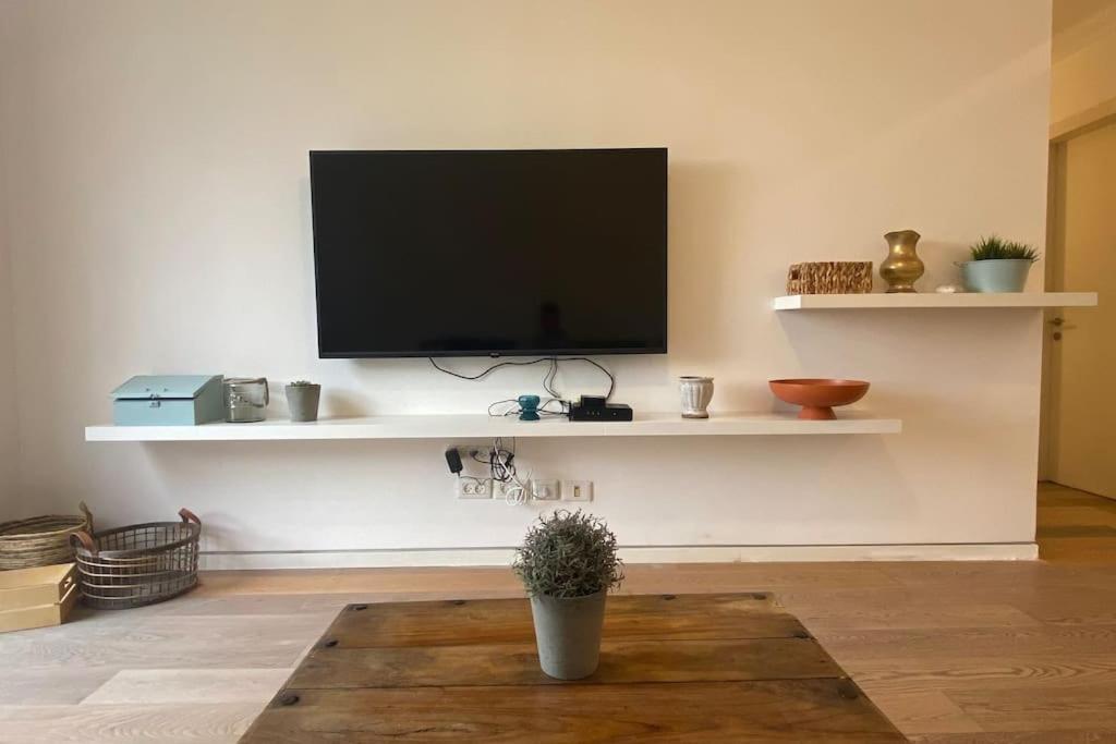 Laura Compound- Authentic 1 Bedroom Charming & Specious Tel Aviv Esterno foto