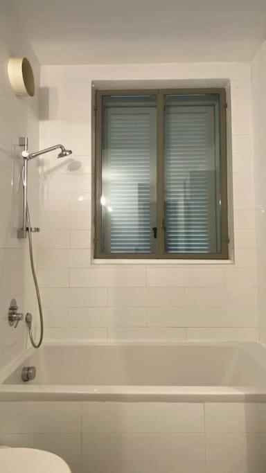 Laura Compound- Authentic 1 Bedroom Charming & Specious Tel Aviv Esterno foto