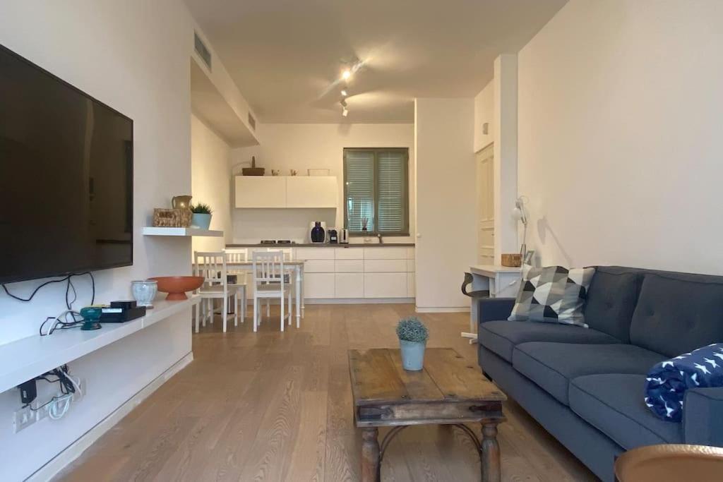 Laura Compound- Authentic 1 Bedroom Charming & Specious Tel Aviv Esterno foto